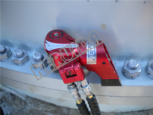 科瑞達液壓扳手在風(fēng)電行業(yè)中的應用.jpg 科瑞達液壓扳手在風(fēng)電行業(yè)中的應用.jpg